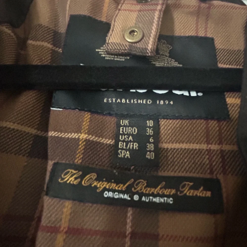 Barbour beadnell wax jacket with hood - Picture 5 of 5